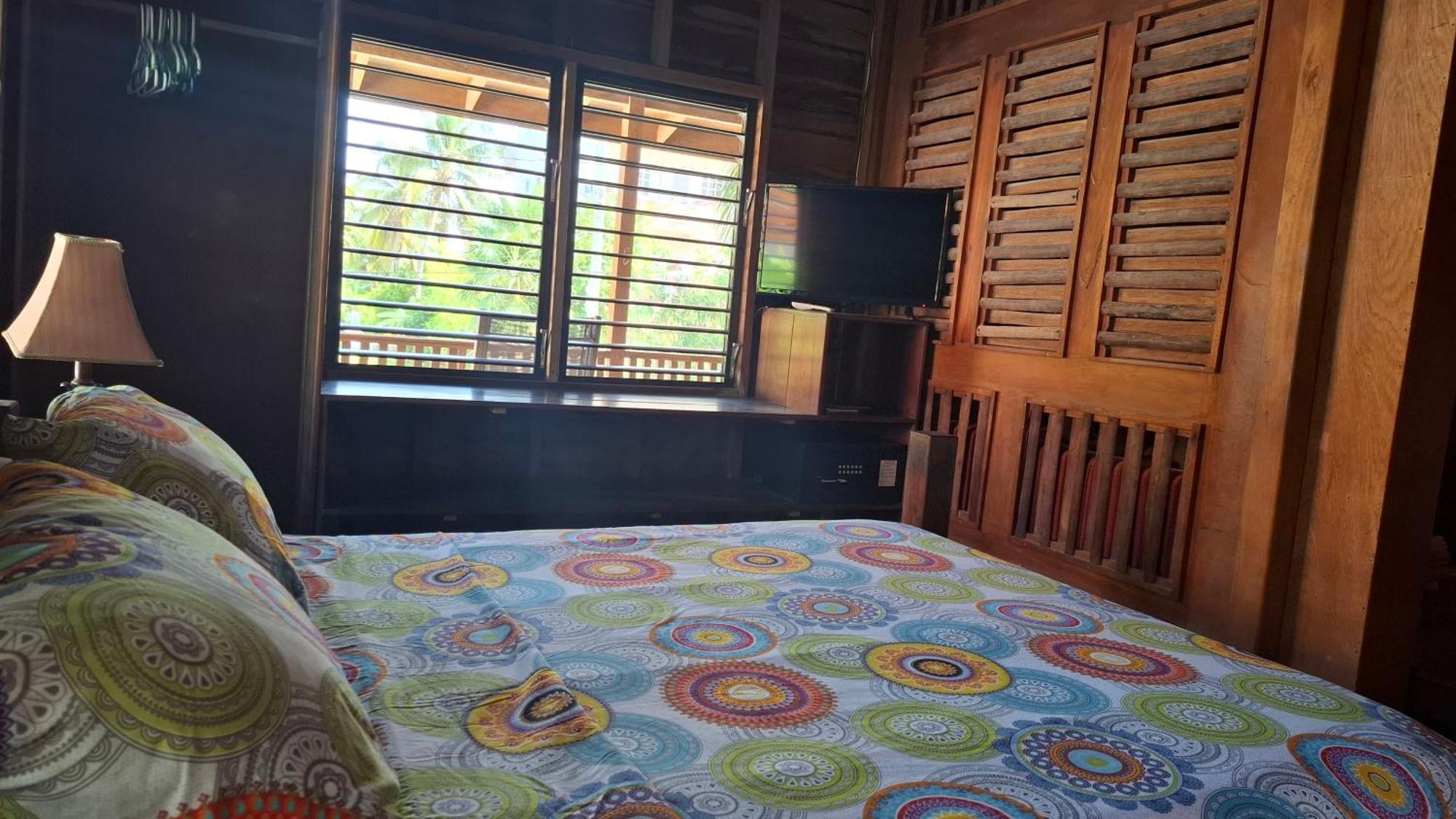 Amanda'S Place Casa Amancer - Sea View, Pool And Tropical Garden Caye Caulker Exterior photo